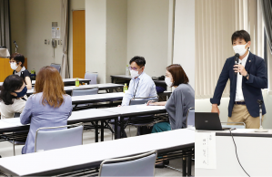 (左)長机を挟んで参加者の男女4人が意見交換をしている写真(右)男性がマイクを持ち講演をしている写真