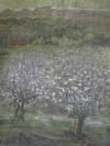 緑の山や林の前に白い花の咲いた大きな木が2本描かれた絵画