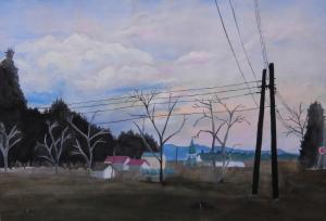 曇り空と平野に立つ電柱や枯れ木、家や森を描いた絵画
