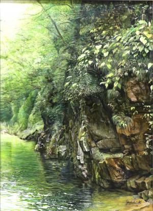 澄んだ川と崖、生い茂る緑の草木の絵画